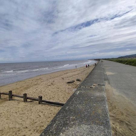2 Bedroom Caravan, Edi Rita, Robin Hood, Pet Friendly Meliden Extérieur photo